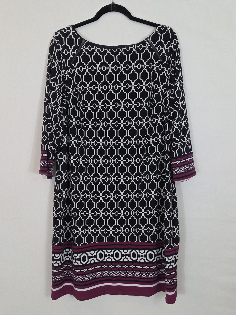 41 Hawthorn Black and Berry Geometric Long Sleeve Shift Dress